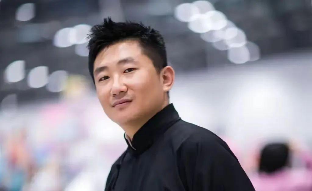 陈霄华好友为其开脱,称他多次酒后失态,受害者:喝醉酒不是借口休闲区蓝鸢梦想 - Www.slyday.coM 陈霄华好友为其开脱,称他多次酒后失态,受害者:喝醉酒不是借口休闲区蓝鸢梦想 - Www.slyday.coM