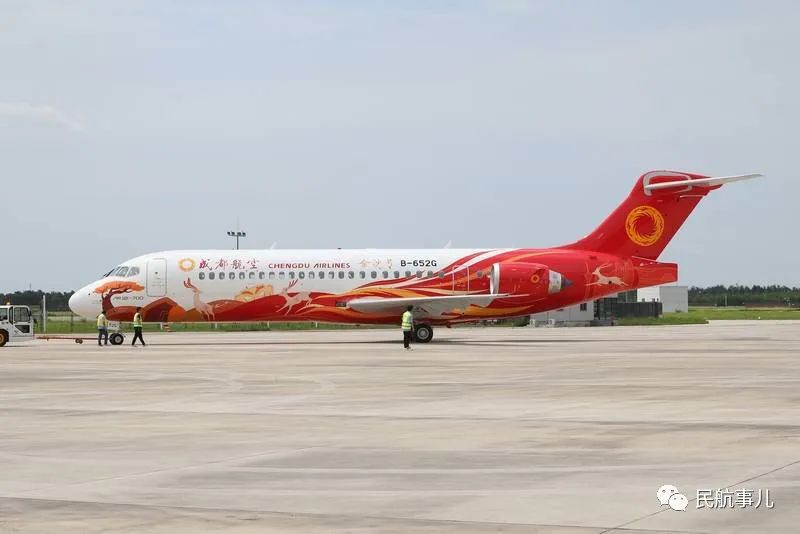 成都航空再添一架国产arj21彩绘飞机