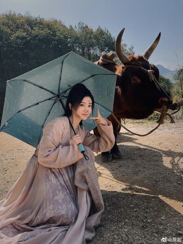 《乐游原》杀青照曝光，许凯古装造型获赞，景甜晒花絮照告别角色休闲区蓝鸢梦想 - Www.slyday.coM