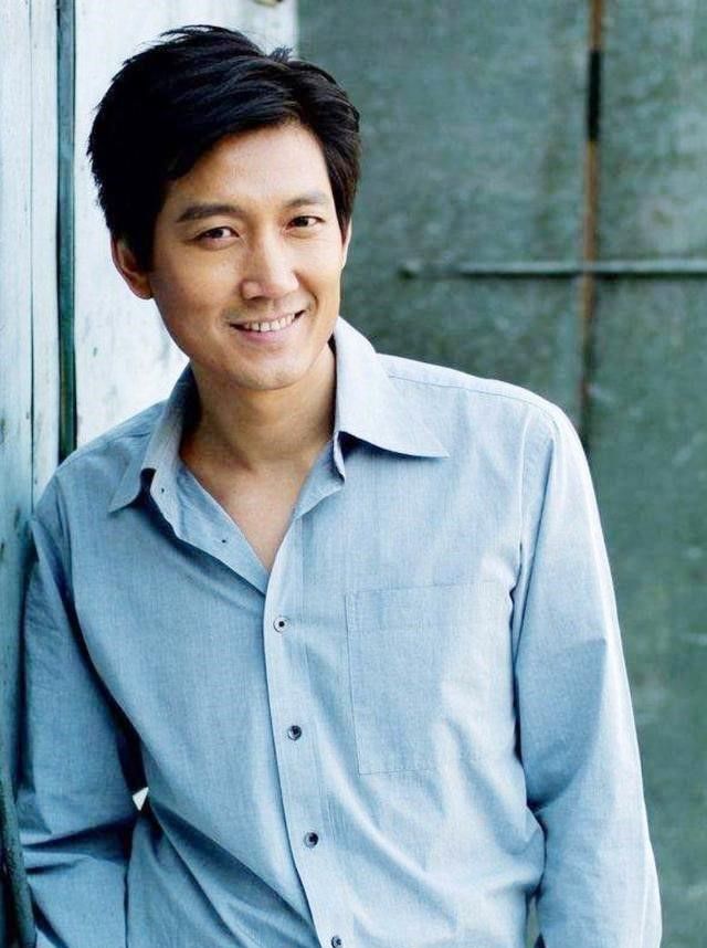 一路走好70后好演员李崇霄不幸去世留下22岁女儿和异国妻子