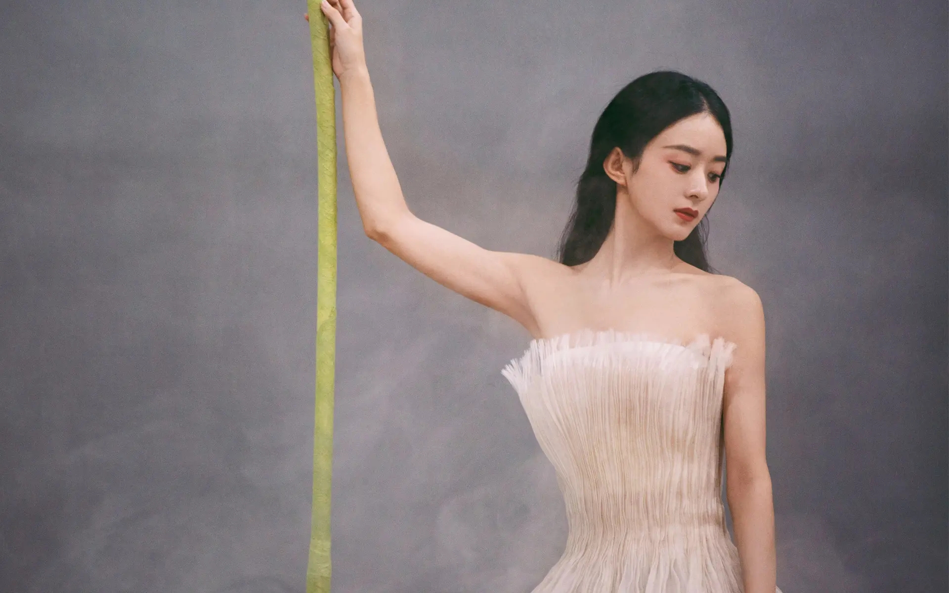 赵丽颖《与凤行》路透曝光,战损造型引热议,评价两极分化休闲区蓝鸢梦想 - Www.slyday.coM 赵丽颖《与凤行》路透曝光,战损造型引热议,评价两极分化休闲区蓝鸢梦想 - Www.slyday.coM