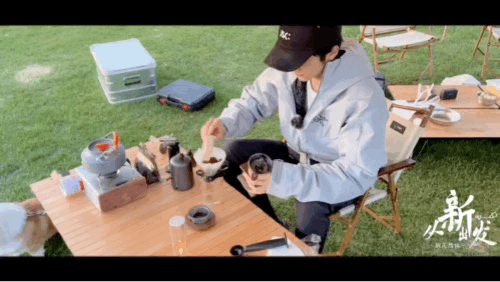 本哥这个系列vlog是慢综吧，是来教大家如何慢下来享受生活的吧休闲区蓝鸢梦想 - Www.slyday.coM