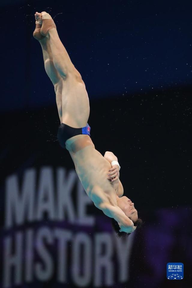 跳水世锦赛王宗源曹缘晋级男子三米板决赛