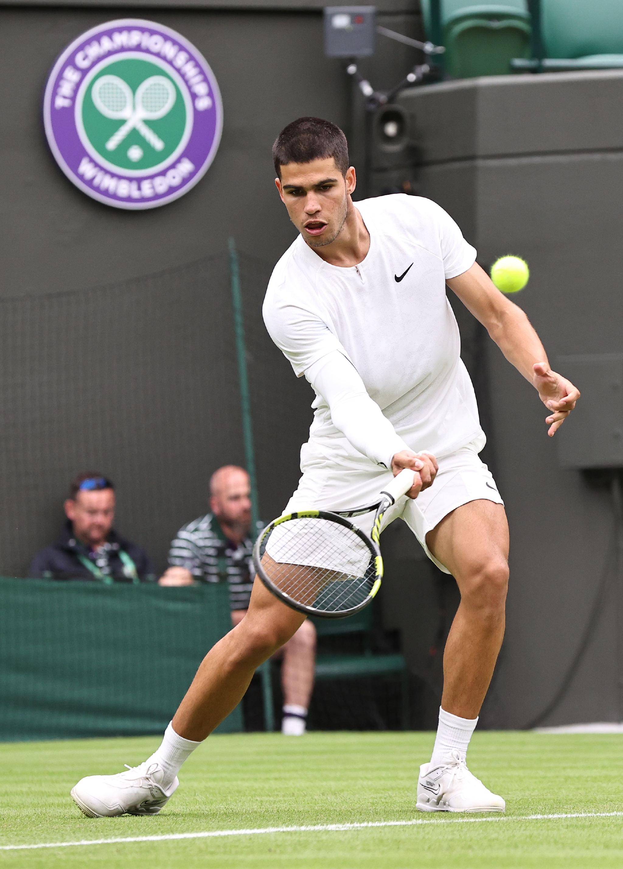 网球温网阿尔卡拉斯晋级