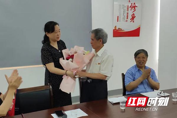 株洲市南方中学：矢志不渝心向党 耄耋老人终圆梦