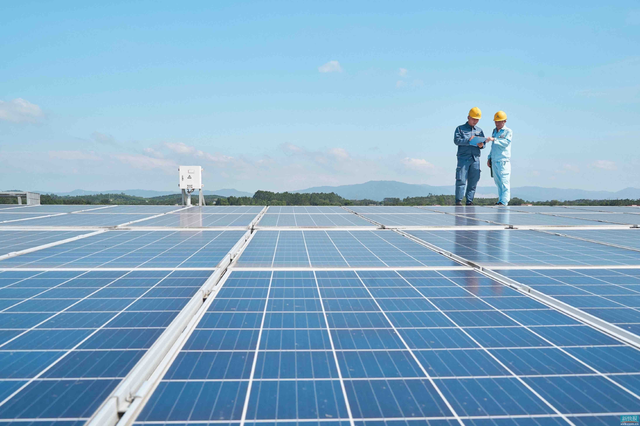 使用清洁能源南方区域首批绿色电力消费凭证颁发