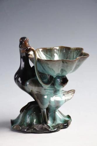 要让袁湖记在"新赛道"上传扬石湾陶瓷,就必须拿出新元素.