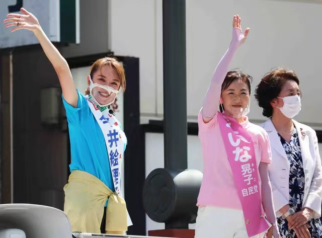 是演唱会吗？偶像出身的政客竞选活动造成浅草寺雷门外混乱，引争议休闲区蓝鸢梦想 - Www.slyday.coM