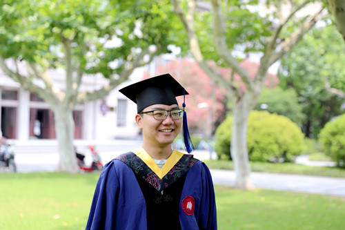 太励志！六岁不幸失去右臂，这个小伙将自己修炼成“六边形战士”，单手写代码勇夺冠军，还找到了心仪工作！休闲区蓝鸢梦想 - Www.slyday.coM