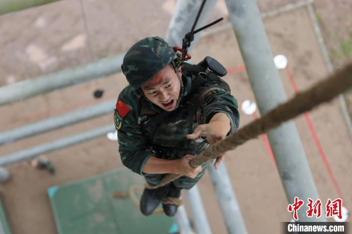 高温锻造“利刃” 直击重庆武警特战侦察比武现场休闲区蓝鸢梦想 - Www.slyday.coM