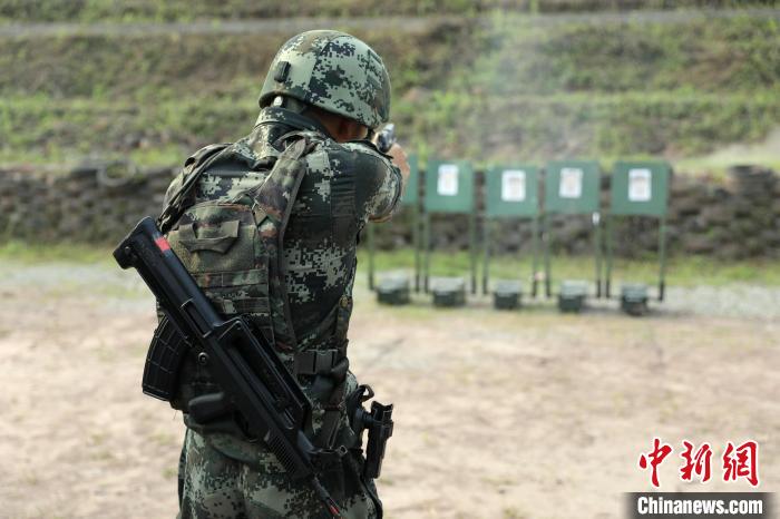 高温锻造“利刃” 直击重庆武警特战侦察比武现场休闲区蓝鸢梦想 - Www.slyday.coM