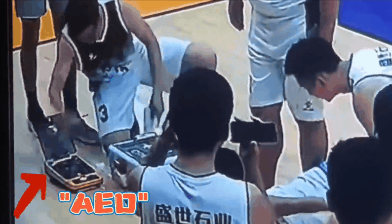 男子突然倒地，被球友救回！之后大家才知道……休闲区蓝鸢梦想 - Www.slyday.coM