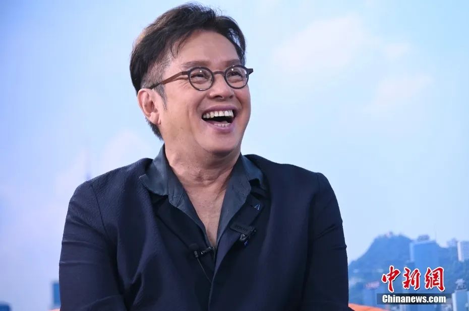 【中国焦点面对面】谭咏麟看香港这25年：香港精神是拼出来的机会就在“前”休闲区蓝鸢梦想 - Www.slyday.coM