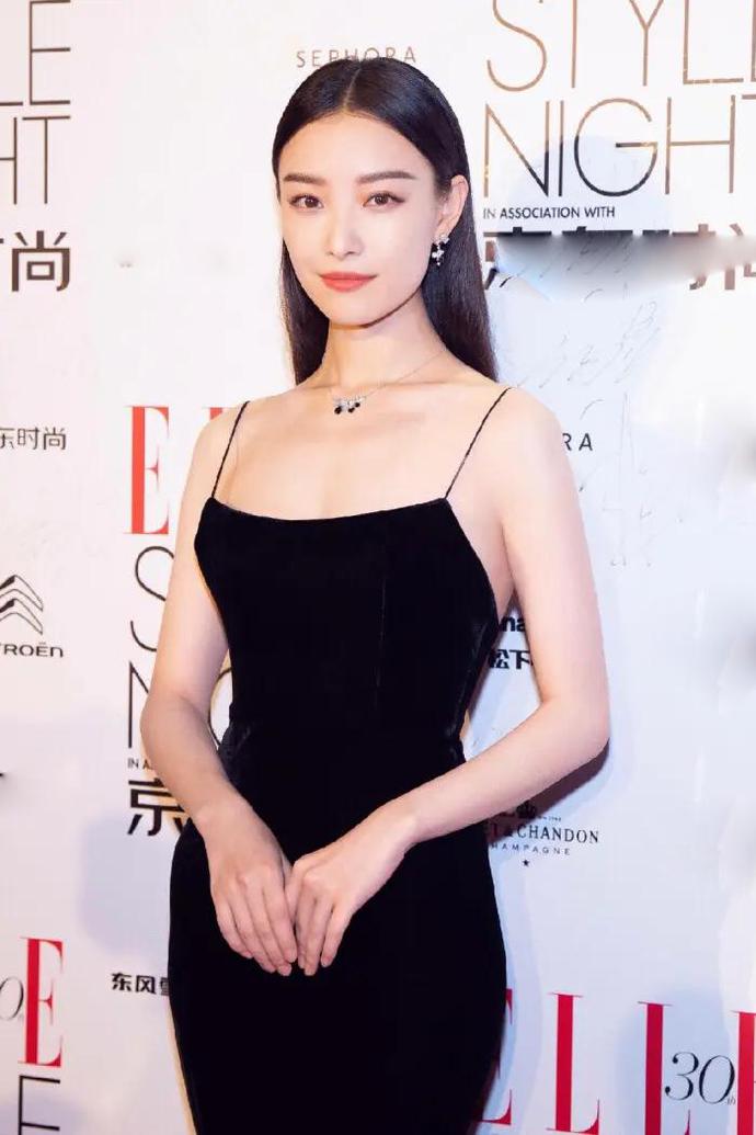 胡歌驼背像小老头,张子枫走路似老大爷,仪态差,颜值再高也白搭休闲区蓝鸢梦想 - Www.slyday.coM 胡歌驼背像小老头,张子枫走路似老大爷,仪态差,颜值再高也白搭休闲区蓝鸢梦想 - Www.slyday.coM