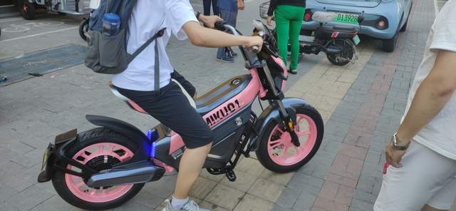 新日miku1:首款新国标【跨骑】,火爆掀起全国抢购热潮!-新浪汽车