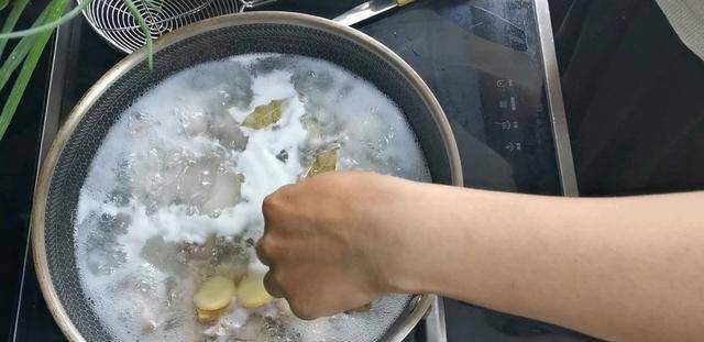 红烧肉吃够了?在加点鲍鱼一起炖:鲍鱼红烧肉,怎么吃都不够休闲区蓝鸢梦想 - Www.slyday.coM 红烧肉吃够了?在加点鲍鱼一起炖:鲍鱼红烧肉,怎么吃都不够休闲区蓝鸢梦想 - Www.slyday.coM