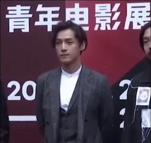 胡歌驼背像小老头,张子枫走路似老大爷,仪态差,颜值再高也白搭休闲区蓝鸢梦想 - Www.slyday.coM 胡歌驼背像小老头,张子枫走路似老大爷,仪态差,颜值再高也白搭休闲区蓝鸢梦想 - Www.slyday.coM