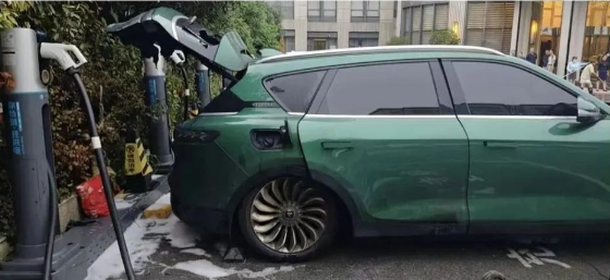 岚图FREE被爆发生明火，官方回应：局部受损，积极配合调查休闲区蓝鸢梦想 - Www.slyday.coM