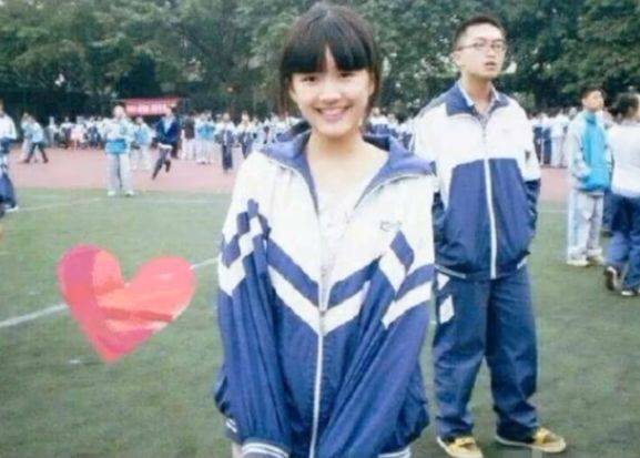 赵露思初中照被疯传，妹妹头大眼睛超可爱，网友：哪个男孩的青春休闲区蓝鸢梦想 - Www.slyday.coM