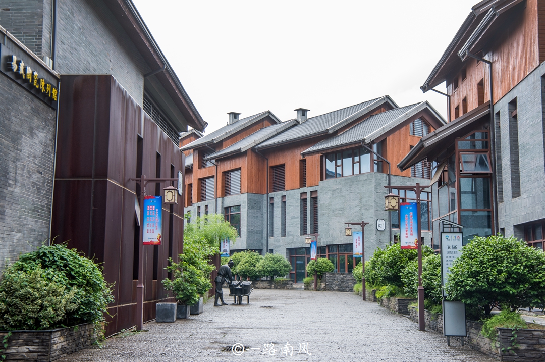 最新研究表明:醴陵老汽车站后面真多小吃美食吗?2025年实测必吃推荐与省钱避坑全攻略