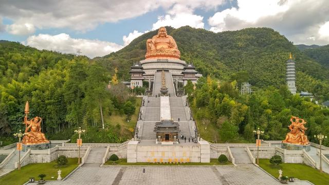 世界最大的弥勒佛在奉化雪窦山宁波旅游必打卡