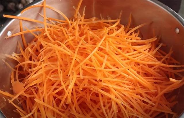 为什么酒店的蒸胡萝卜丝那么好吃?原来做法有诀窍,看一遍就学会休闲区蓝鸢梦想 - Www.slyday.coM 为什么酒店的蒸胡萝卜丝那么好吃?原来做法有诀窍,看一遍就学会休闲区蓝鸢梦想 - Www.slyday.coM