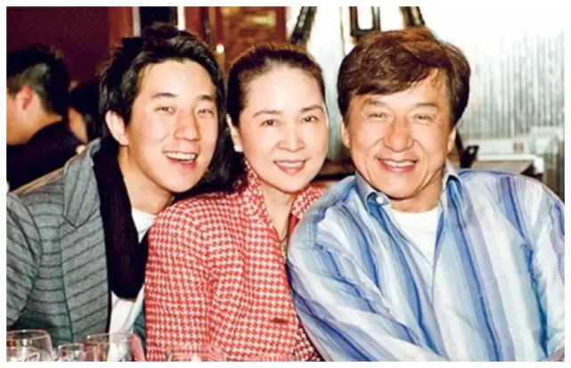 被“林凤娇”惊艳到了,穿衣低调却时髦,与林青霞同框气质也不输休闲区蓝鸢梦想 - Www.slyday.coM 被“林凤娇”惊艳到了,穿衣低调却时髦,与林青霞同框气质也不输休闲区蓝鸢梦想 - Www.slyday.coM