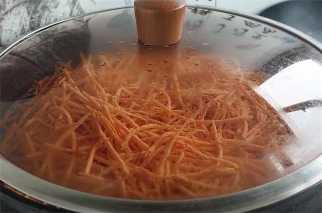 为什么酒店的蒸胡萝卜丝那么好吃?原来做法有诀窍,看一遍就学会休闲区蓝鸢梦想 - Www.slyday.coM 为什么酒店的蒸胡萝卜丝那么好吃?原来做法有诀窍,看一遍就学会休闲区蓝鸢梦想 - Www.slyday.coM