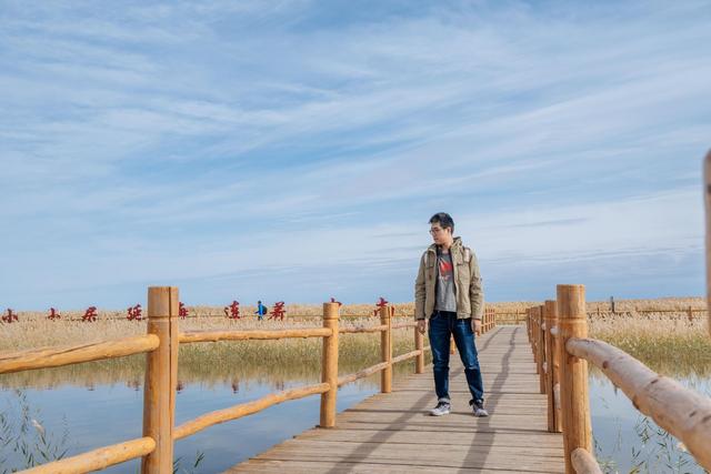 内蒙古还有这么漂亮的一个绿洲,来额济纳旗可以看一下休闲区蓝鸢梦想 - Www.slyday.coM 内蒙古还有这么漂亮的一个绿洲,来额济纳旗可以看一下休闲区蓝鸢梦想 - Www.slyday.coM