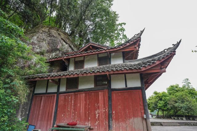 成都周边有一个非常有趣的寺庙，藏在洞穴下，不说你肯定不知道休闲区蓝鸢梦想 - Www.slyday.coM