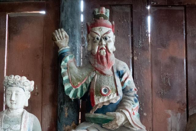 成都周边有一个非常有趣的寺庙，藏在洞穴下，不说你肯定不知道休闲区蓝鸢梦想 - Www.slyday.coM