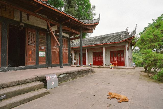 成都周边有一个非常有趣的寺庙，藏在洞穴下，不说你肯定不知道休闲区蓝鸢梦想 - Www.slyday.coM