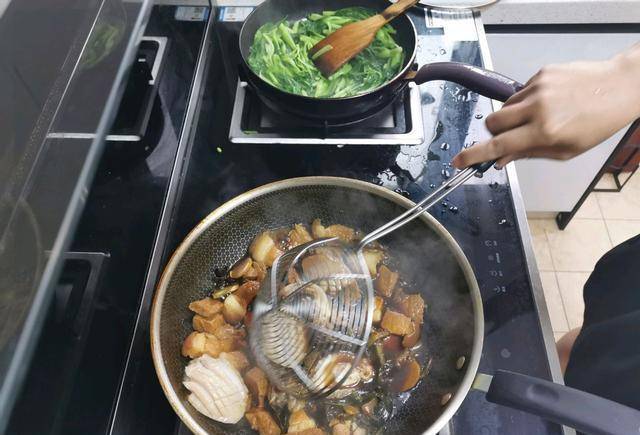 红烧肉吃够了?在加点鲍鱼一起炖:鲍鱼红烧肉,怎么吃都不够休闲区蓝鸢梦想 - Www.slyday.coM 红烧肉吃够了?在加点鲍鱼一起炖:鲍鱼红烧肉,怎么吃都不够休闲区蓝鸢梦想 - Www.slyday.coM