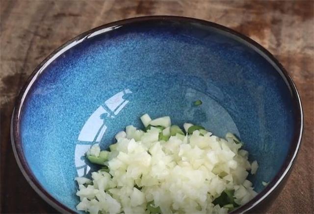 为什么酒店的蒸胡萝卜丝那么好吃?原来做法有诀窍,看一遍就学会休闲区蓝鸢梦想 - Www.slyday.coM 为什么酒店的蒸胡萝卜丝那么好吃?原来做法有诀窍,看一遍就学会休闲区蓝鸢梦想 - Www.slyday.coM