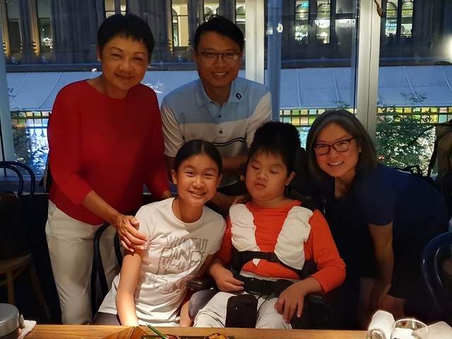 74岁知名歌手叶丽仪英国游玩！外出打球状态差，曾患癌症与三高休闲区蓝鸢梦想 - Www.slyday.coM