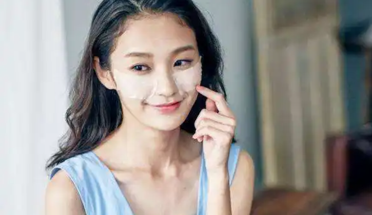 化妆水真的是鸡肋吗？原来很多人都用错了，难怪用大牌也是浪费休闲区蓝鸢梦想 - Www.slyday.coM