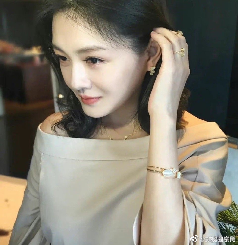 大s的颜值真的是从小开始逆袭以前真的不算白