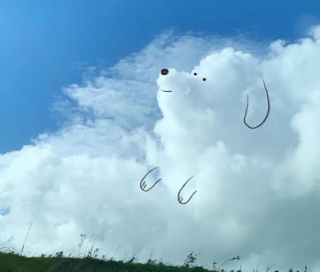 插画家把天空当画布自称幼稚绘画实则创意满满
