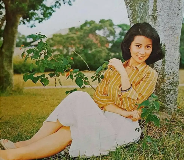 被“林凤娇”惊艳到了,穿衣低调却时髦,与林青霞同框气质也不输休闲区蓝鸢梦想 - Www.slyday.coM 被“林凤娇”惊艳到了,穿衣低调却时髦,与林青霞同框气质也不输休闲区蓝鸢梦想 - Www.slyday.coM