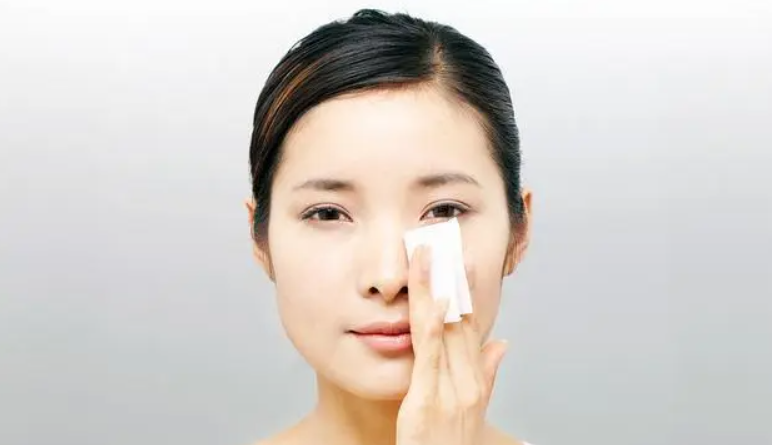 化妆水真的是鸡肋吗？原来很多人都用错了，难怪用大牌也是浪费休闲区蓝鸢梦想 - Www.slyday.coM