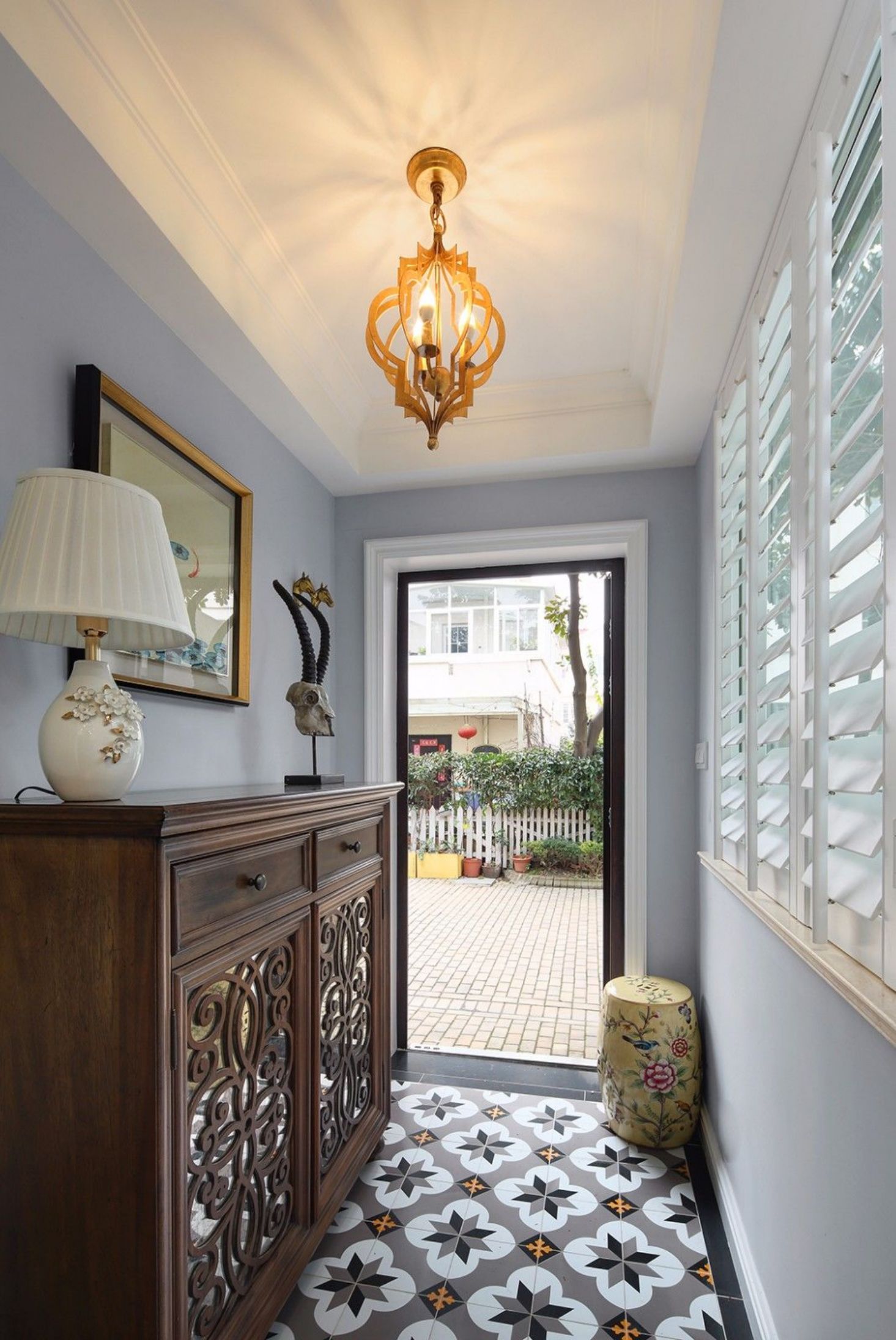 【玄关】三楼主要是业主的休闲放松空间,大面积的空间进行留白设计