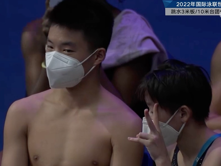 夺金太轻松！全红婵捂脸笑弯了腰 捕捉镜头迅速比耶 还告诉白钰鸣休闲区蓝鸢梦想 - Www.slyday.coM