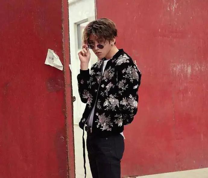 胡歌驼背像小老头,张子枫走路似老大爷,仪态差,颜值再高也白搭休闲区蓝鸢梦想 - Www.slyday.coM 胡歌驼背像小老头,张子枫走路似老大爷,仪态差,颜值再高也白搭休闲区蓝鸢梦想 - Www.slyday.coM