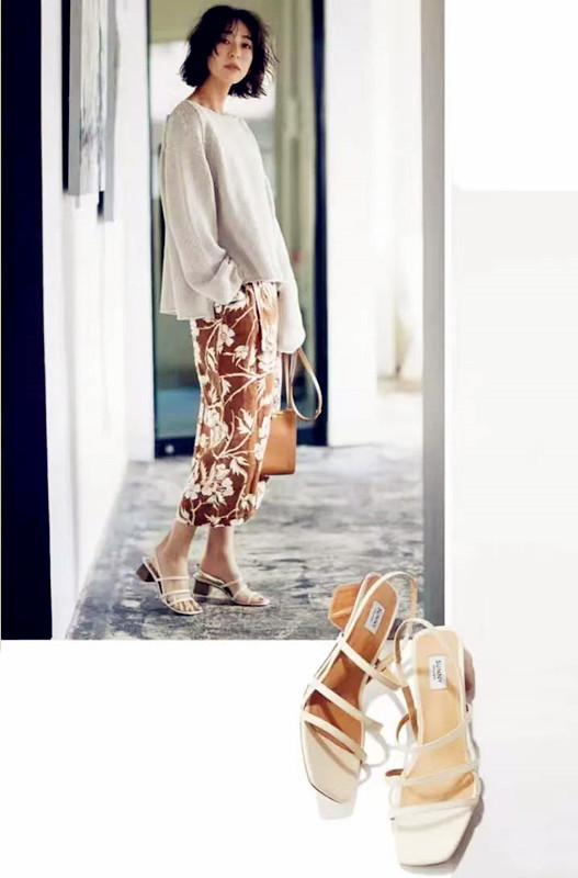 夏季凉鞋选品大全,18种示范6种技巧已备好,做走路带风的女人休闲区蓝鸢梦想 - Www.slyday.coM 夏季凉鞋选品大全,18种示范6种技巧已备好,做走路带风的女人休闲区蓝鸢梦想 - Www.slyday.coM