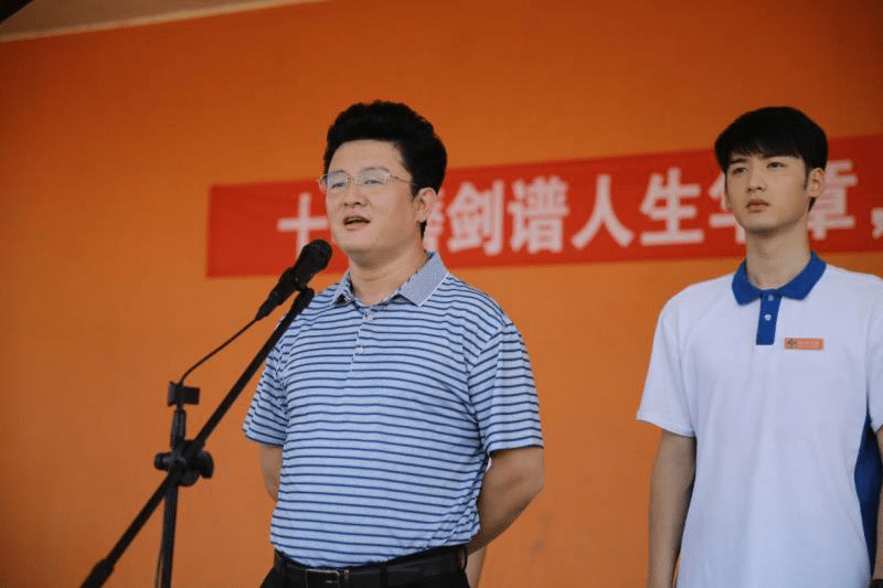 电影《一周的朋友》票房破千万 演员张磊“国民主任”深入人心休闲区蓝鸢梦想 - Www.slyday.coM
