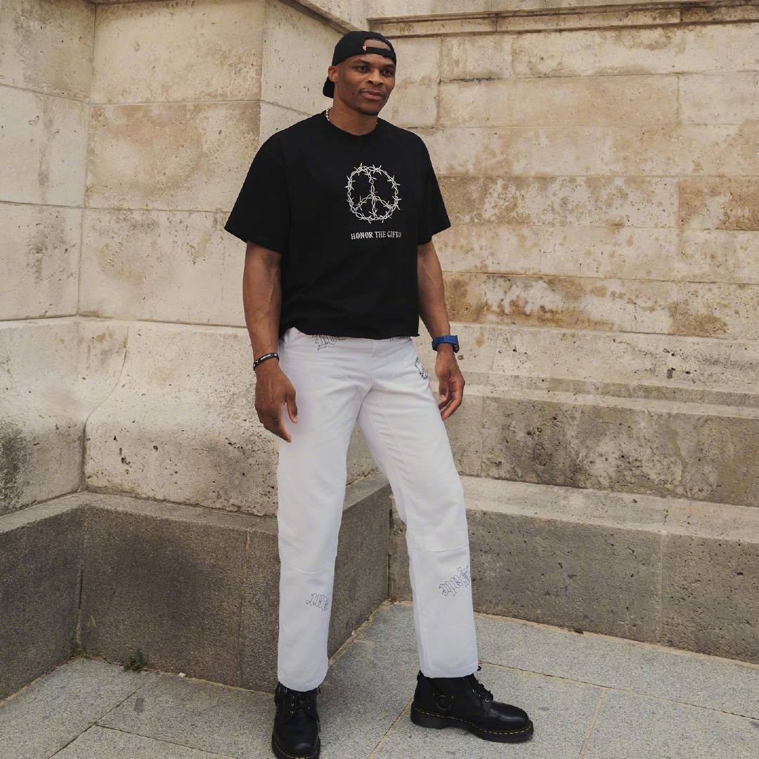 威少休赛期的时尚表现