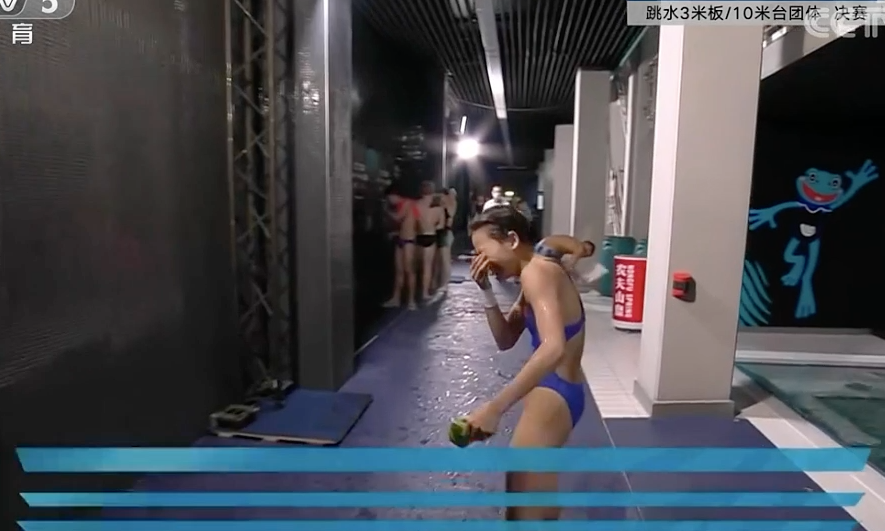 夺金太轻松！全红婵捂脸笑弯了腰 捕捉镜头迅速比耶 还告诉白钰鸣休闲区蓝鸢梦想 - Www.slyday.coM