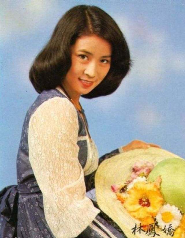 被“林凤娇”惊艳到了,穿衣低调却时髦,与林青霞同框气质也不输休闲区蓝鸢梦想 - Www.slyday.coM 被“林凤娇”惊艳到了,穿衣低调却时髦,与林青霞同框气质也不输休闲区蓝鸢梦想 - Www.slyday.coM