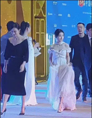 胡歌驼背像小老头,张子枫走路似老大爷,仪态差,颜值再高也白搭休闲区蓝鸢梦想 - Www.slyday.coM 胡歌驼背像小老头,张子枫走路似老大爷,仪态差,颜值再高也白搭休闲区蓝鸢梦想 - Www.slyday.coM