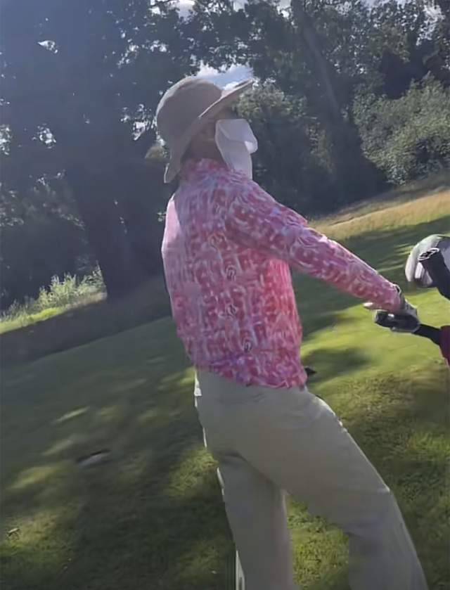 74岁知名歌手叶丽仪英国游玩！外出打球状态差，曾患癌症与三高休闲区蓝鸢梦想 - Www.slyday.coM